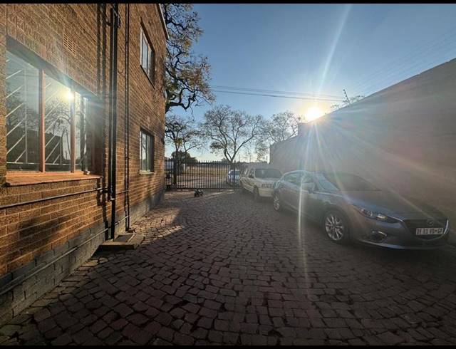 1 BEDROOM APARTMENT FOR SALE IN PRETORIA WEST